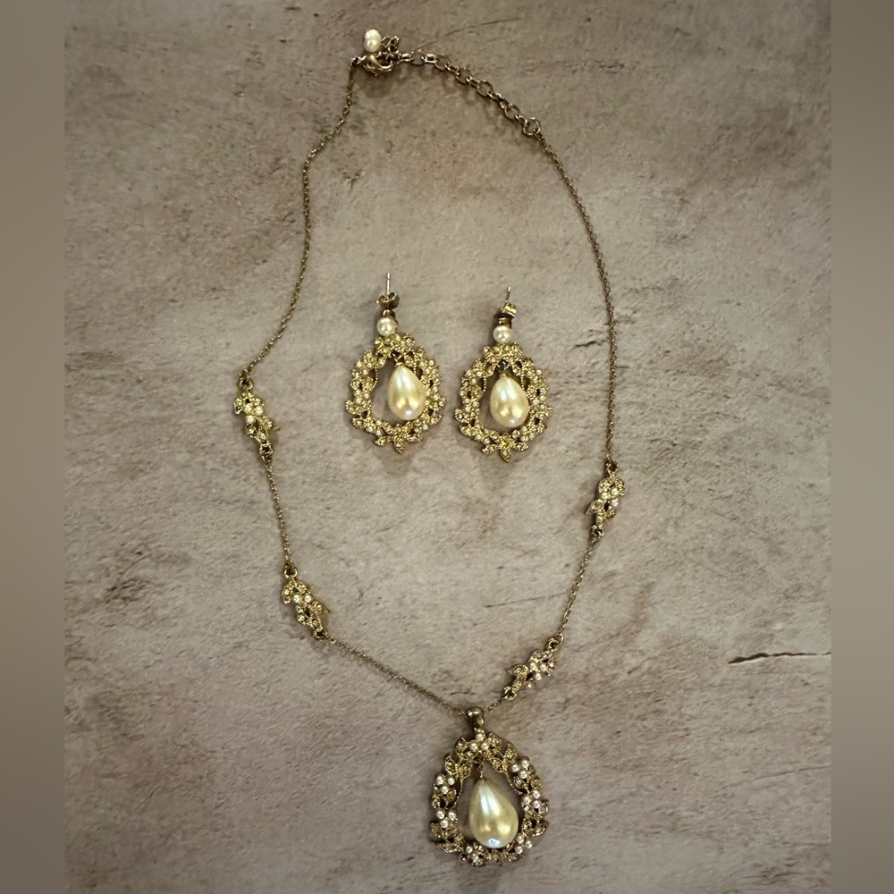 Vintage necklace and earrings set